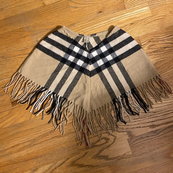โญ๏ธHPโญ๏ธBurberry poncho๐ - Picture 2 of 5